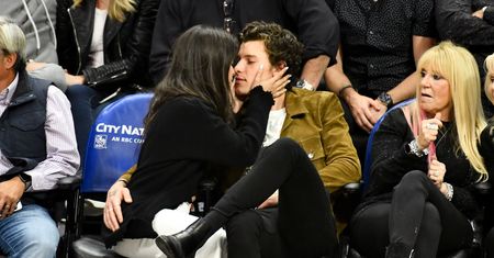 Camila Cabello i Shawn Mendes na meczu NBA. Zaczęli ostentacyjnie się całować
