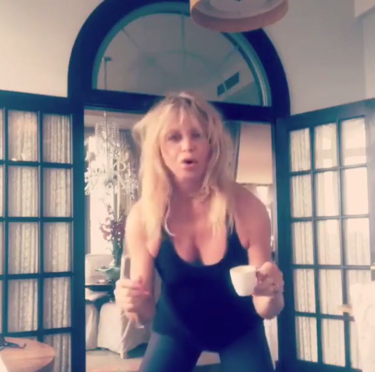 Szalony taniec Goldie Hawn. Fani: "Co ona piła?"