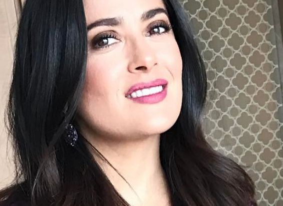 Co wolno 50-latce? Salma Hayek pokazuje się topless