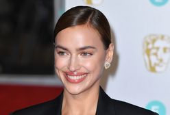 Irina Shayk na rozdaniu nagród BAFTA. Narzuciła marynarkę na gołe ciało