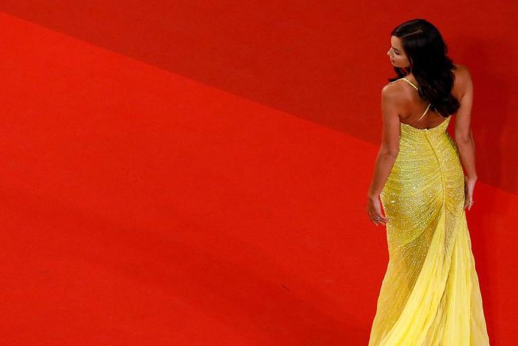 Irina Shayk w Cannes. Trudno uwierzyć, że urodziła 2 miesiące temu