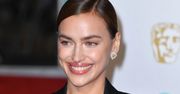 Irina Shayk na rozdaniu nagród BAFTA. Narzuciła marynarkę na gołe ciało