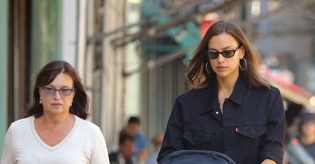 Piękna i smutna Irina Shayk na spacerze z wózkiem. Bradley, gdzie jesteś?