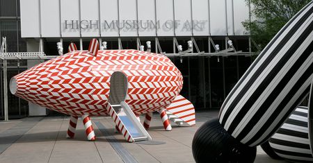 Czy tradycyjne rzemiosło ma dziś jeszcze sens? Hiszpański projektant Jaime Hayon odpowiada dowcipem