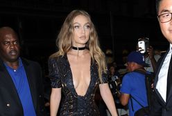 Ogromny dekolt Gigi Hadid. Jak udało jej się uniknąć wpadki?