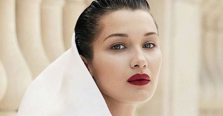 Bella Hadid w arabskim "Vogue'u". Pół roku po "aferze" z siostrą