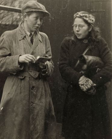 Hannie Schaft (z lewej) i Truus Oversteegen 