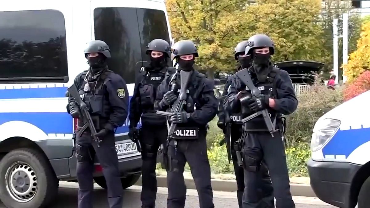 Niemcy: Strzały w Halle. Dwie osoby nie żyją. Przerażające wideo z miejsca zdarzenia