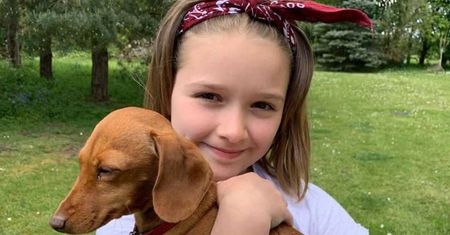9-letnia Harper Beckham już nosi makijaż i manicure. Na nowym zdjęciu wygląda jak klon matki