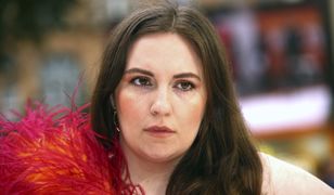 Lena Dunham zmaga się z nieuleczalną chorobą. Prawie codziennie chodzi o lasce