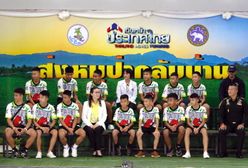 Dramat w jaskini w Tajlandii. Uratowani chłopcy gośćmi hitowego talk-show