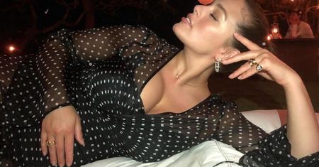 Supermodelka pozuje z mamą na Instagramie. ‘’Hot mama!’’