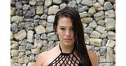 Ashley Graham wyleguje się w bikini. Co tam cellulit i podkreślone "boczki"