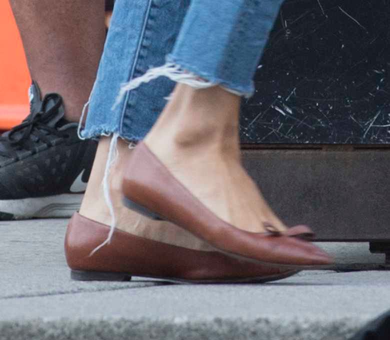Buty Meghan Markle – brązowe baleriny Sarah Flint