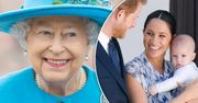 Harry pochwalił się prezentem od królowej dla Archiego! Całą niespodzianką monarchini konsultowała z Meghan Markle