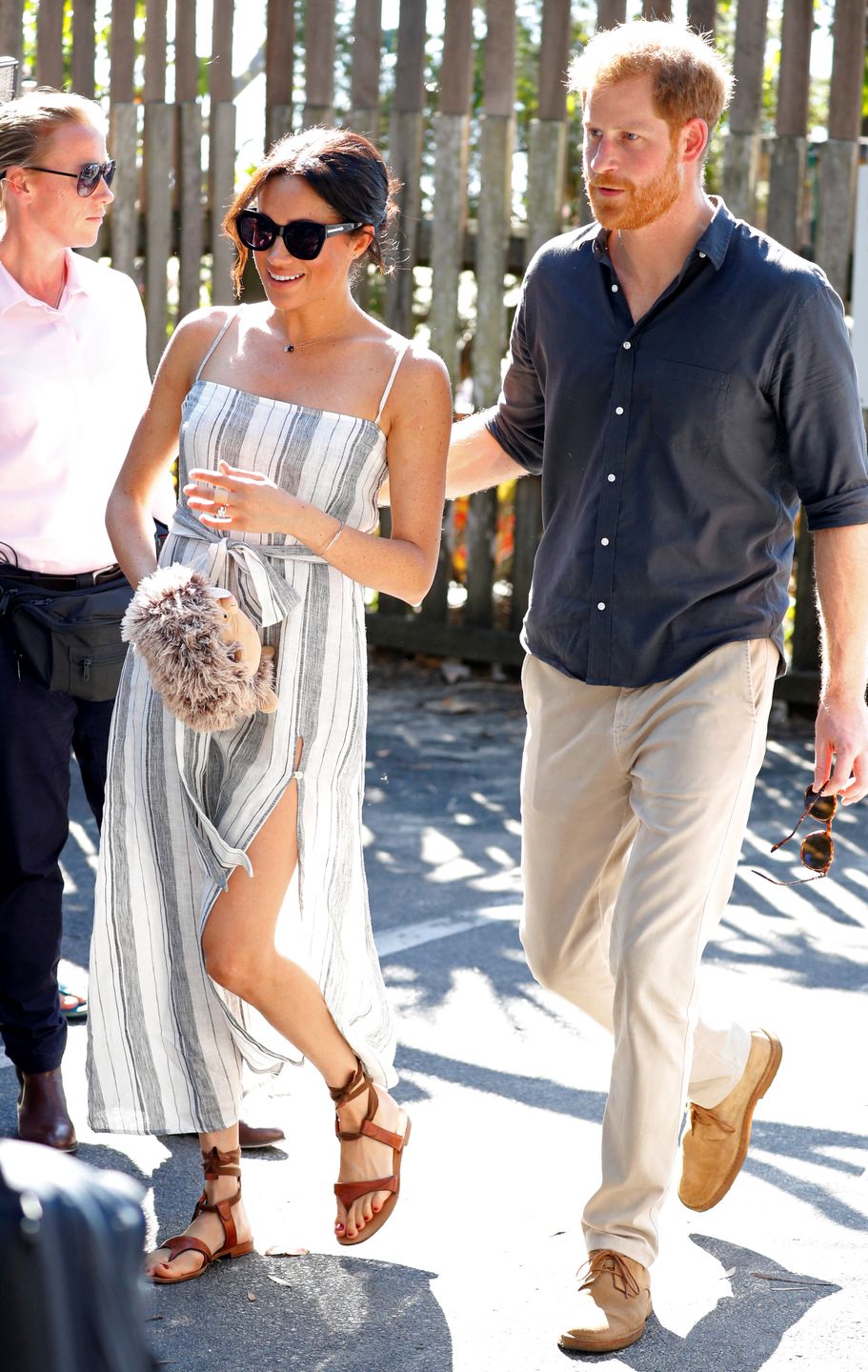 Księżna Meghan w sukni z rozcięciem 