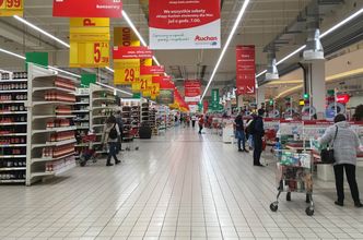 Protest okupacyjny "Solidarności" w Auchan. Do akcji dołączył Alfred Bujara