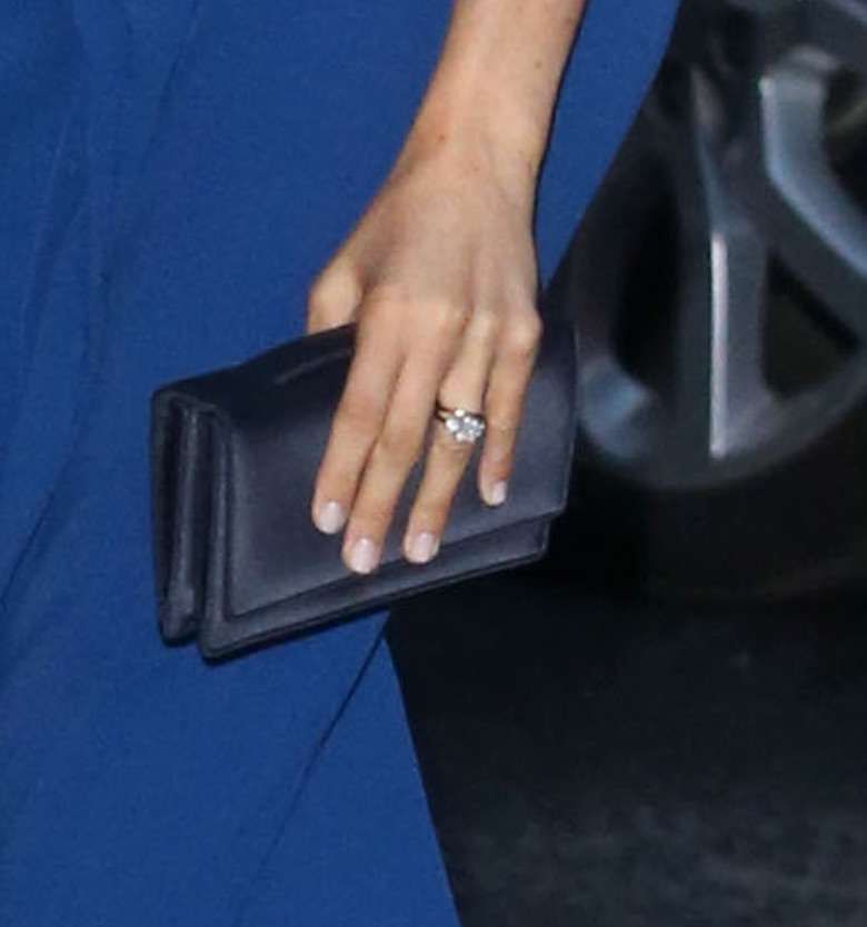 Meghan Markle w niebieskiej sukience na gali 100 Days to Peace