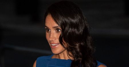 Sukienka Meghan ułożyła się tak, że wygląda, jakby była w ciąży. Plotek nie uniknie