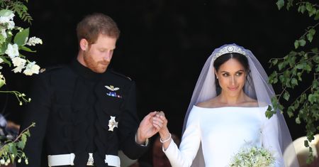 Suknia ślubna Meghan na wystawie. Naprawiono błąd, który oburzył królową