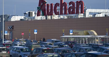 Ochroniarz szarpał i wyzywał dzieci w Auchan. Potem zamknął się z nimi w pomieszczeniu zatrzymań