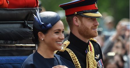 Księżna Meghan oprócz obrączki nosi nowy pierścionek. Taki sam ma Kate