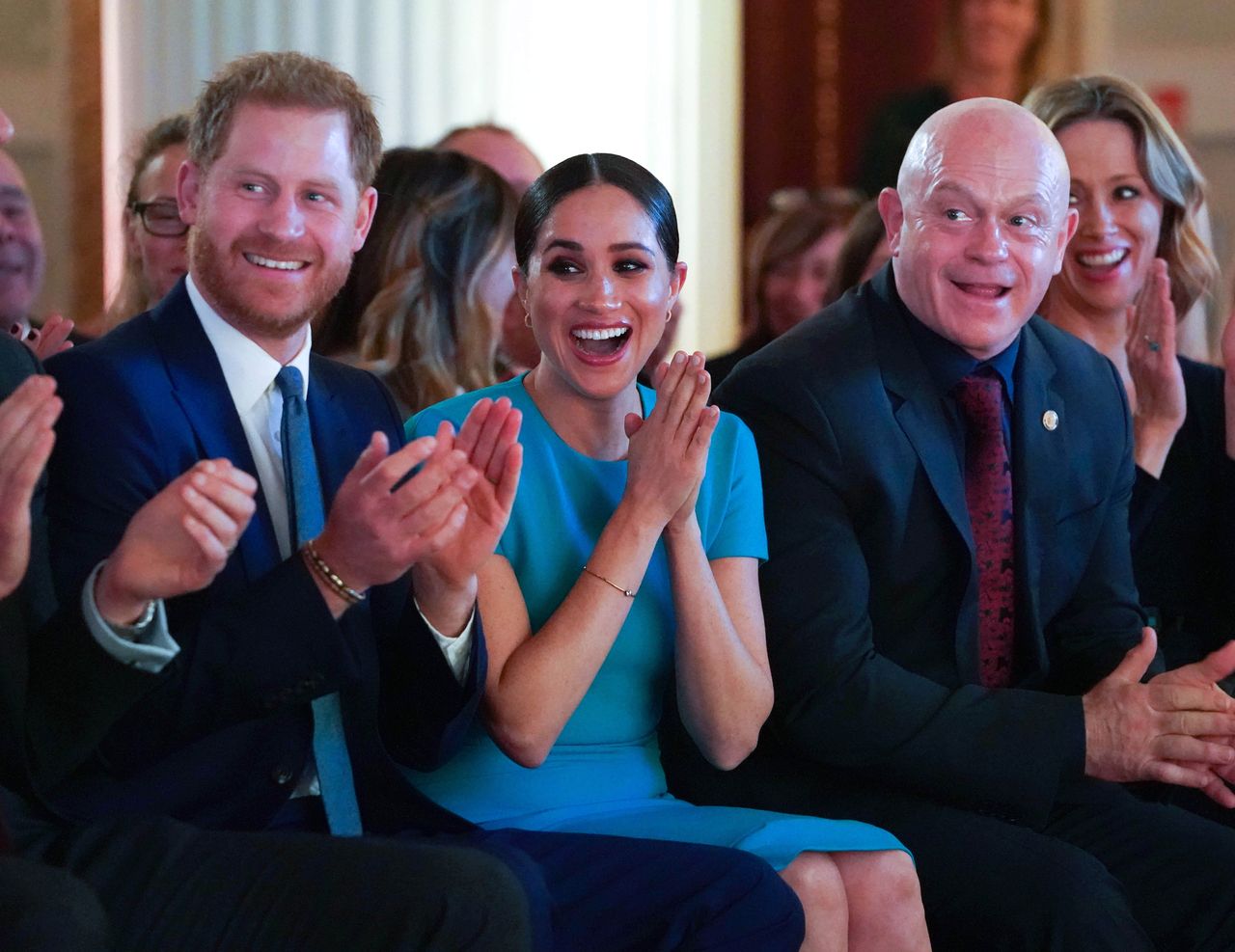 Księżna Meghan i książę Harry byli świadkami zaręczyn. Jak zareagowali? Zobaczcie!