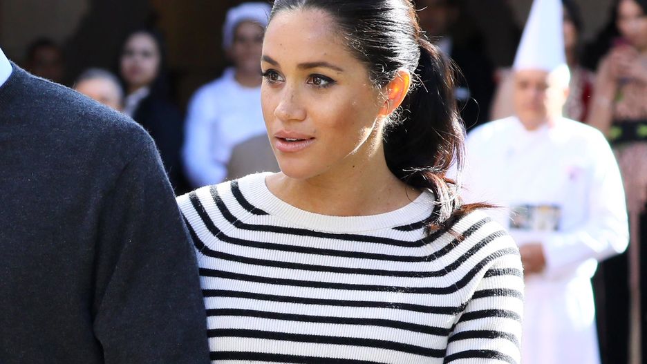 Księżna Meghan mimo tego, że czeka na swoje pierwsze dziecko, nie może w spokoju cieszyć się macierzyństwem.