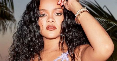 Rihanna pozuje bez stanika! Goła pierś na pierwszym planie. Ona nie ma już nic do ukrycia
