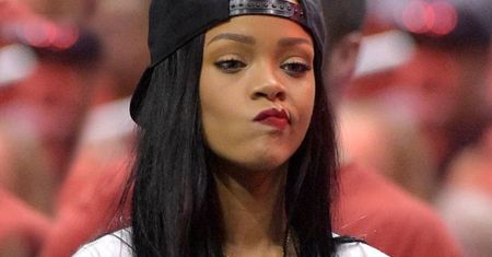Rihanna oszukała fanów, a teraz się tłumaczy. Spadła na nią potężna krytyka. Nie to obiecała
