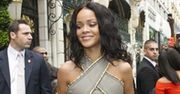 Rihanna w dresie i eleganckich butach