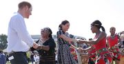 Księżna Meghan dała porwać się chwili. Zobaczcie, jak tańczy w Afryce