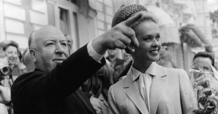 ''Rzucił się na mnie i zaczął mnie dotykać''. Dla Tippi Hedren praca z Hitchcockiem była koszmarem