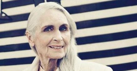 Moda przemija, styl pozostaje. 85-letnia modelka Daphne Selfe gwiazdą jesiennej kolekcji