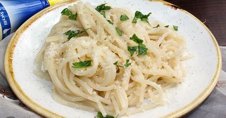 Spaghetti z sosem cytrynowym. Pyszny obiad w 10 minut