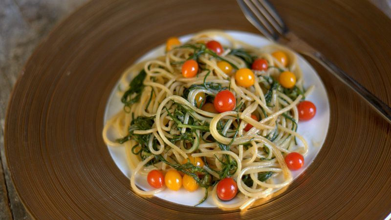 Spaghetti z agretti, czyli makaron z solanką. Prosty przepis