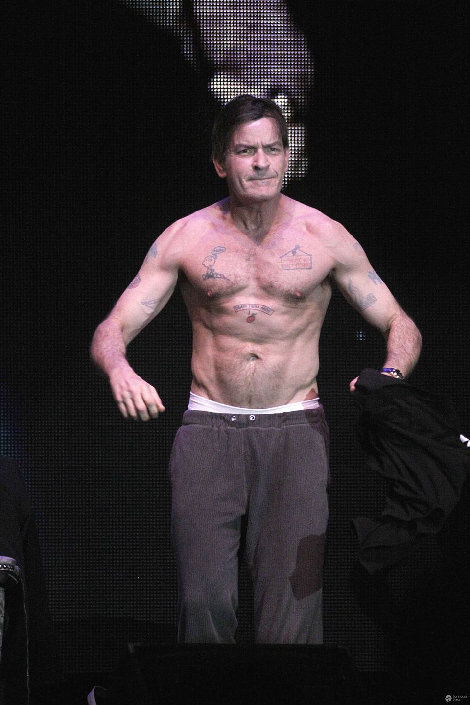 Charlie Sheen bohaterem skandalu