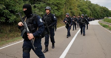 „Musimy tu zostać i przetrwać” – demonstranci zgromadzili się w Strpce po tym, jak dwóch Serbów zostało rannych podczas strzelaniny.