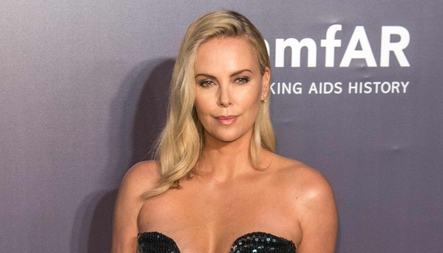 Charlize Theron znów zachwyca na czerwonym dywanie. Gwiazda schudła 13 kilogramów