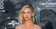 "Atomic blonde": Charlize Theron w staniku na czerwonym dywanie. Premiera podszyta sensacją