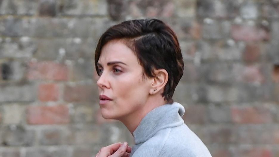 Charlize Theron ścięła włosy do roli
