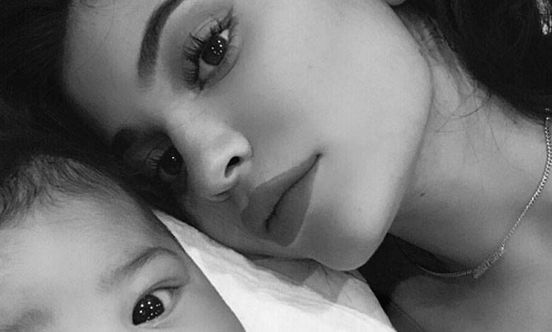 Kylie Jenner pokazała oficjalną sesję zdjęciową z córką! Mała Stormi jest już gwiazdą internetu
