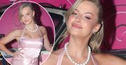 Karolina Pisarek potrafi czarować! W mig przemieniła się z grzecznej Barbie w kusicielkę na miarę Sharon Stone