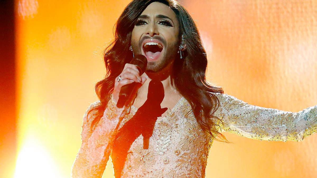 Conchita Wurst całkowicie obnażona! Na co dzień to nieziemsko przystojny mężczyzna o zabójczym spojrzeniu