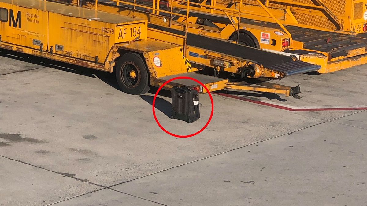 Karn Rateria widział swoją walizkę na płycie lotniska w Monachium przez okno samolotu.