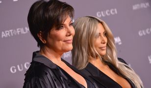 Oficjalny styl według Kim Kardashian, czyli marynarka na goły biust