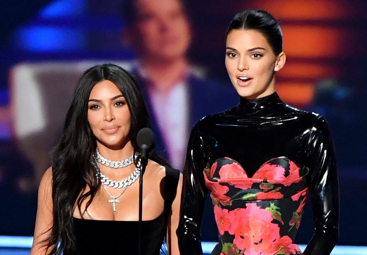 Kim Kardashian i Kendall Jenner wyśmiane na scenie