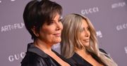 Oficjalny styl według Kim Kardashian, czyli marynarka na goły biust