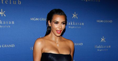 Kim Kardashian ledwo wcisnęła się w tę sukienkę!