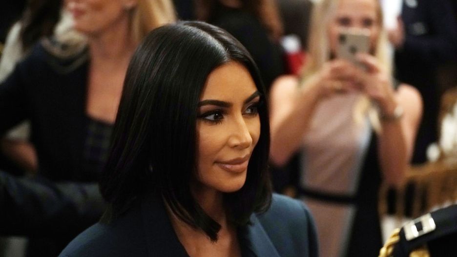                     Kim Kardashian od lat cierpi na łuszczycę           